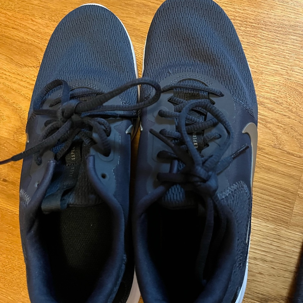 Men’s size 9 Nike flex running shoes